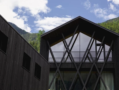 Hüttendorf - Hot Tub: beim Chalet - Traditions-Chalet - Amus Chalets Dolomites