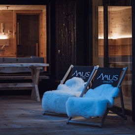 Chalet: Jedes Chalet hat eine eigene finnische Saune mit Panoramafenster - Amus Chalets Dolomites