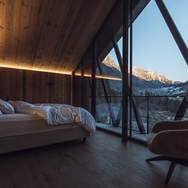 Chalet: Schlafzimmer mit Panoramablick  - Amus Chalets Dolomites