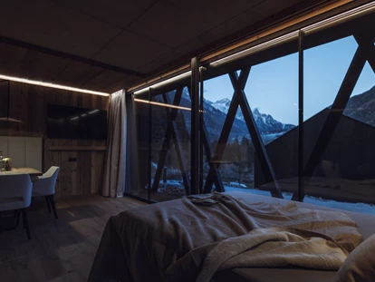 Hüttendorf - Hot Tub: beim Chalet - Kuschelecke  - Amus Chalets Dolomites