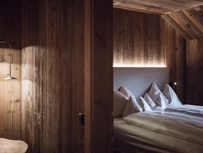 Hüttendorf - Hot Tub: beim Chalet - Bauernschlafzimmer  - Amus Chalets Dolomites