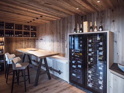 Hüttendorf - Hot Tub: beim Chalet - Der Weinkeller - Amus Chalets Dolomites