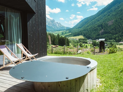 Hüttendorf - Hot Tub: beim Chalet - Privater Hot Pot auf der eigenen Sonnenterrasse - Amus Chalets Dolomites