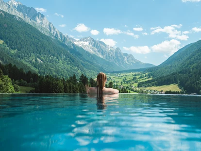 Hüttendorf - Hot Tub: beim Chalet - 360° Montium Pool Taleinwärts - Amus Chalets Dolomites