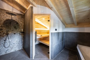 Chalet: Bad mit Sauna Waldhütte "Eiche" - Die Sonnenhalde Waldhütten Chalets