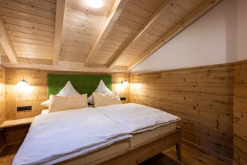 Chalet: Schlafzimmer Waldhütte "Tanne" - Die Sonnenhalde Waldhütten Chalets