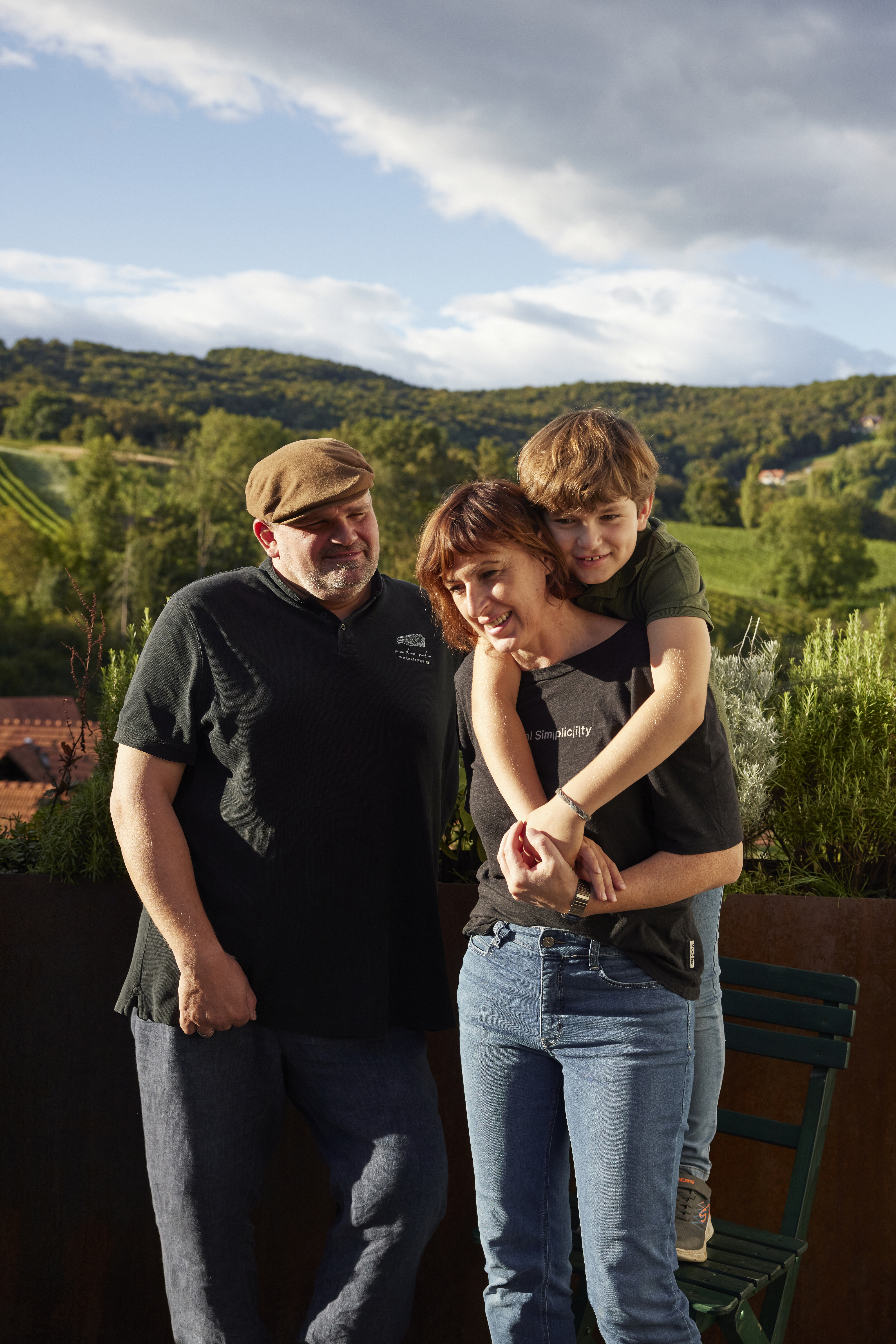 Chalet: Weinverkostung
Die ausgezeichnete Weinregion rund um Straden beheimatet zahlreiche der österreichischen Top-Winzer Österreichs wie beispielsweise Josef Scharl. 

Buchen Sie "Scharl on tour" - eine Weinverkostung direkt im Guesthouse! - Julianhof - Premium Guesthouse & Spa - Essen | Trinken