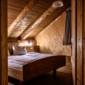 Chalet: Chalet Morgensonne Schlafzimmer - Heumanns Blockhäuser am Wald