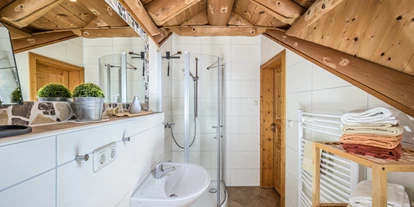 Hüttendorf - Parkplatz direkt an der Hütte - Chalet Morgensonne Bad - Heumanns Blockhäuser am Wald