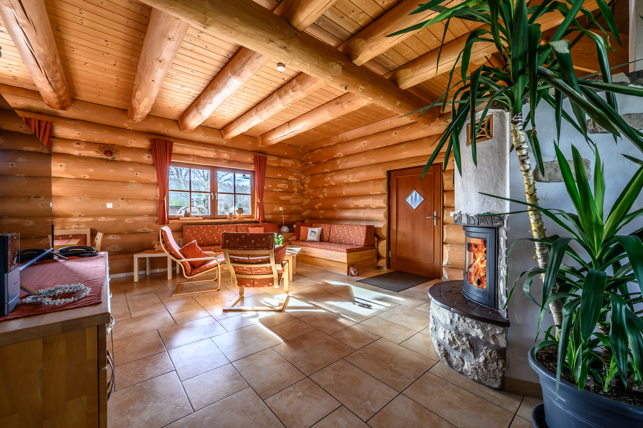 Chalet: Chalet Abendrot Wohnraum - Heumanns Blockhäuser am Wald - Innen