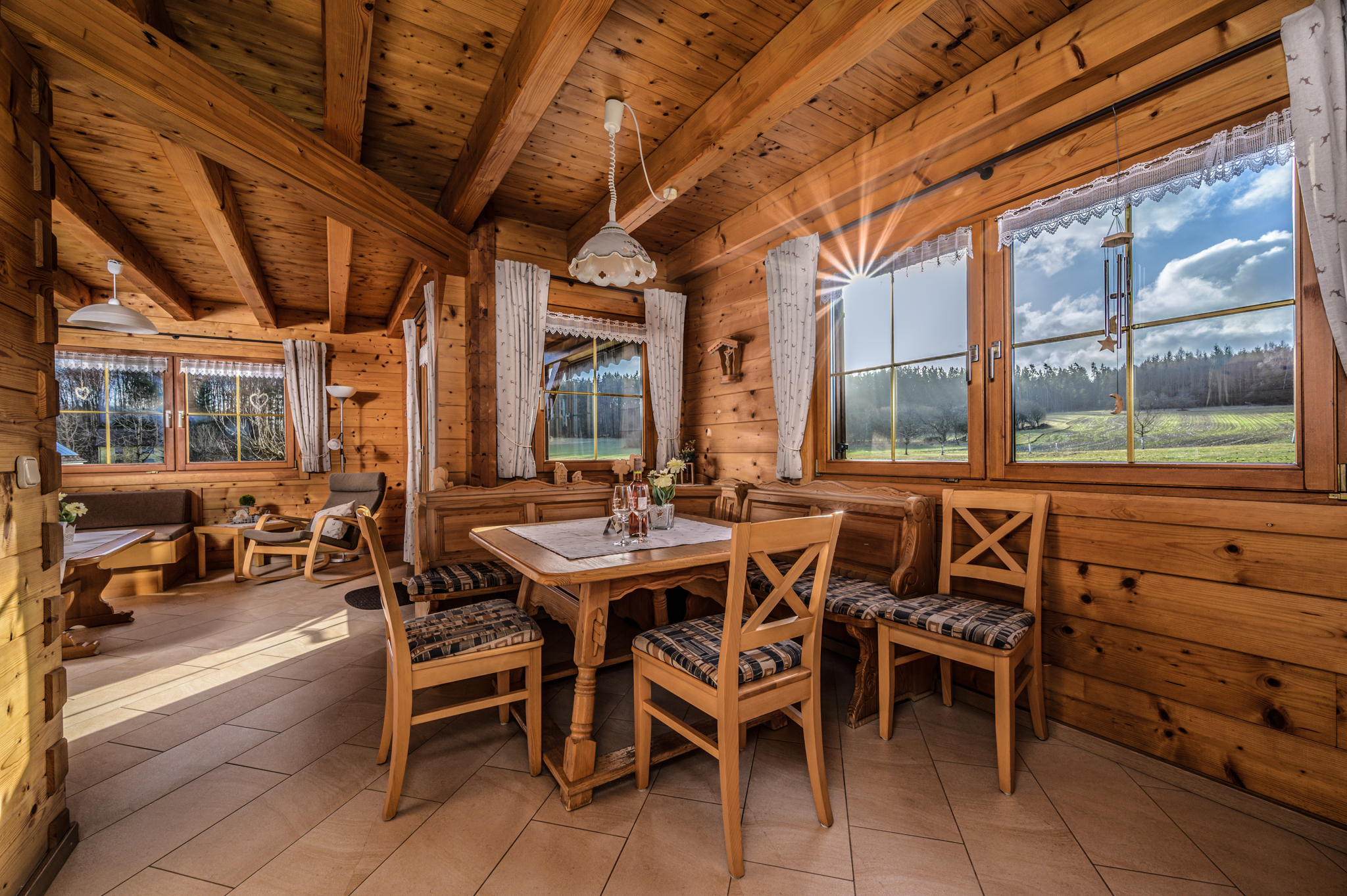 Chalet: Ferienwohnung Stefanie Wohnraum - Heumanns Blockhäuser am Wald - Innen