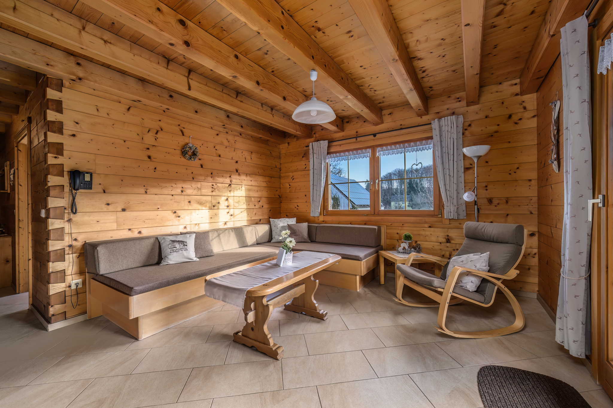 Chalet: Ferienwohnung Stefanie Wohnraum - Heumanns Blockhäuser am Wald - Innen