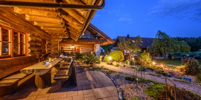 Hüttendorf - Parkplatz direkt an der Hütte - Heumanns Blockhäuser am Wald