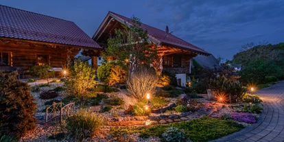 Hüttendorf - Parkplatz direkt an der Hütte - Heumanns Blockhäuser am Wald