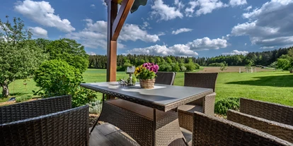 Hüttendorf - Parkplatz direkt an der Hütte - Heumanns Blockhäuser am Wald