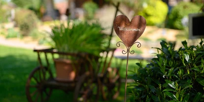 Hüttendorf - Parkplatz direkt an der Hütte - Heumanns Blockhäuser am Wald