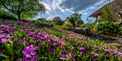 Hüttendorf - Parkplatz direkt an der Hütte - Heumanns Blockhäuser am Wald