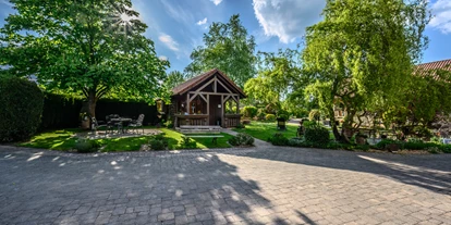 Hüttendorf - Parkplatz direkt an der Hütte - Heumanns Blockhäuser am Wald