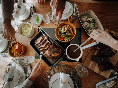 Hüttendorf - PLZ 5672 (Österreich) - Family Dining - Bergchalets Gut Wenghof