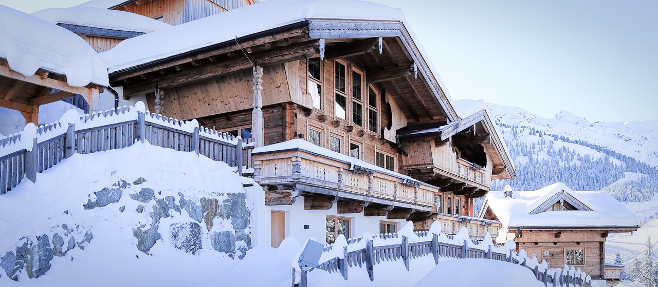 Montana Hochfügen Hütten im Detail Chalets im Winter