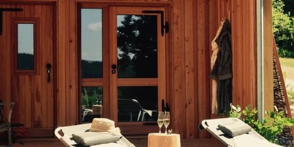 Hüttendorf - Parkplatz direkt an der Hütte - Außensauna  - Ferienhäuser Sunleitn