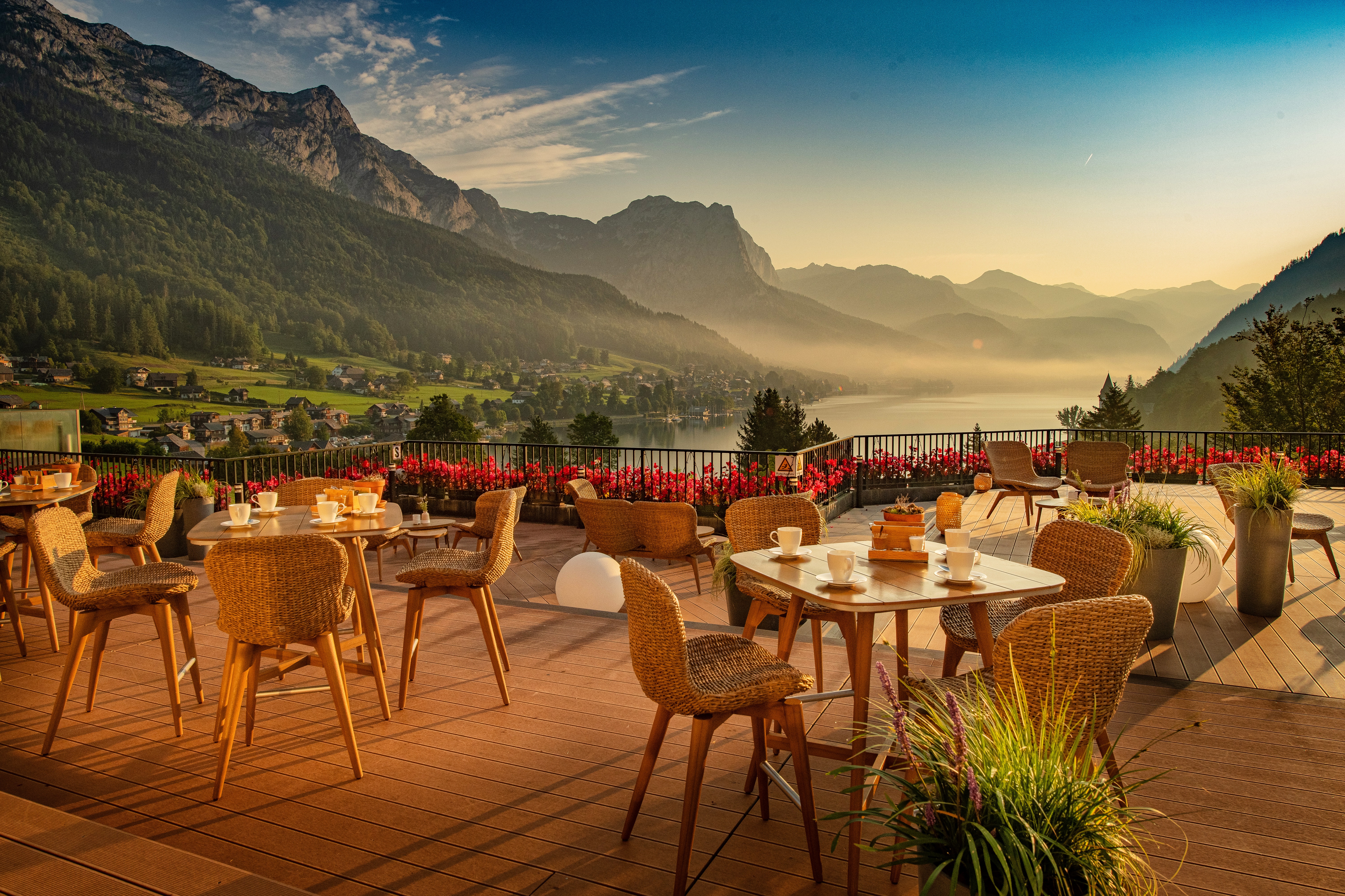 Chalet: Panorama Terrasse im Hotel - MONDI Chalets am Grundlsee