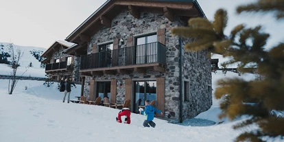 Hüttendorf - Weng (Goldegg) - Spielen im Schnee mit der ganzen Familie im großen Garten - Kauz - Design Chalets