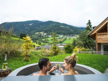 Hüttendorf - Chaletgröße: 8 - 10 Personen - Private SPA mit beheizter Außenwanne und Ausblick in die umliegende Bergwelt - Trattlers Hof-Chalets
