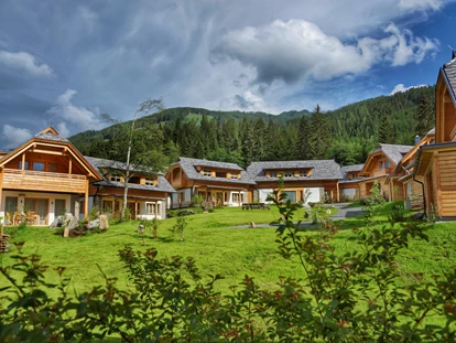 Hüttendorf - Chaletgröße: 8 - 10 Personen - Trattlers Hof-Chalets im Frühling und Sommer - Trattlers Hof-Chalets