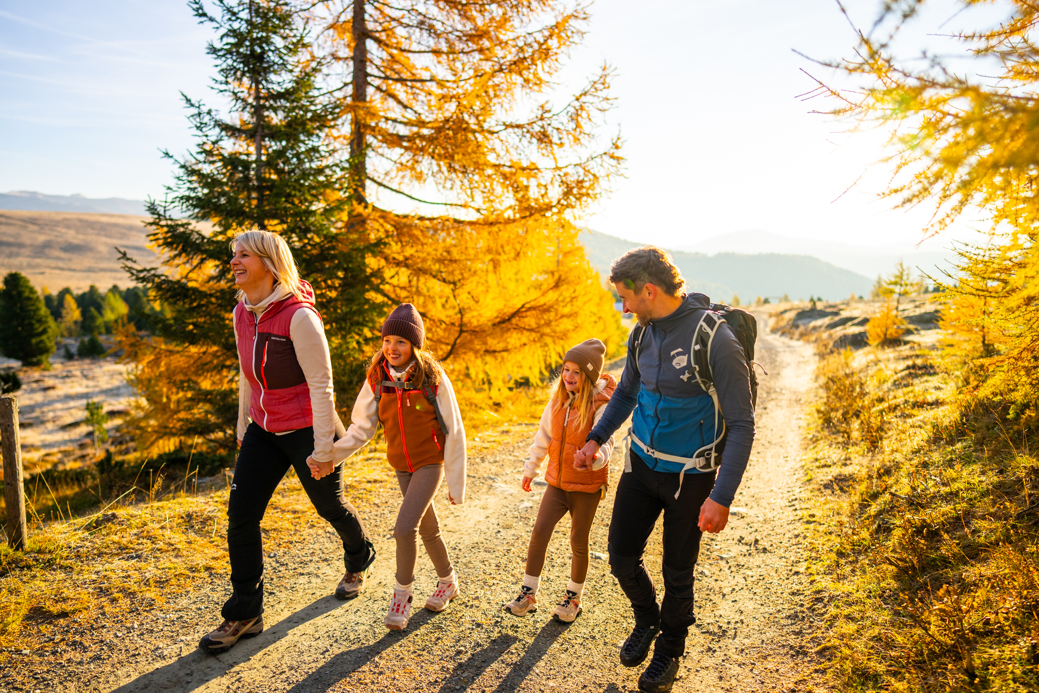 Hüttendorf - Sauna: im Chalet - Wandern im Herbst - Trattlers Hof-Chalets