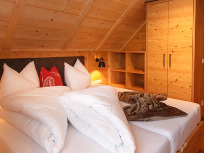 Hüttendorf - Chaletgröße: 8 - 10 Personen - Schlafzimmer - Trattlers Hof-Chalets