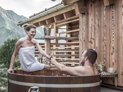 Hüttendorf - Schröcken - Frischwasser Badezuber, ganz privat und ganz ohne Chemie. Wann immer du möchstes. - Aadla Walser-Chalets am Arlberg