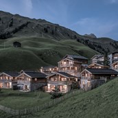 Hüttendorf: Familiengeführte Chalets im Bergweiler Nesslegg bei Schröcken - Aadla Walser-Chalets am Arlberg