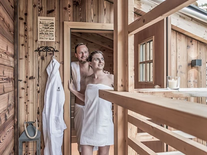 Hüttendorf - Schröcken - Private Zirbensauna - diesen Duft genießt du ganz alleine und wann immer du Lust hast. Du kannst wählen zwischen Dampf- und Finnischer/Biosauna.  - Aadla Walser-Chalets am Arlberg