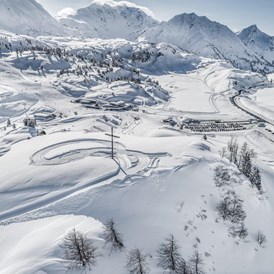 Chalet: Purer Bergwinter erleben: auf der Piste, beim Winterwandern, auf der Loipe, bei einer Rodelpartie oder auf einer der Sonnenterrassen - Aadla Walser-Chalets am Arlberg