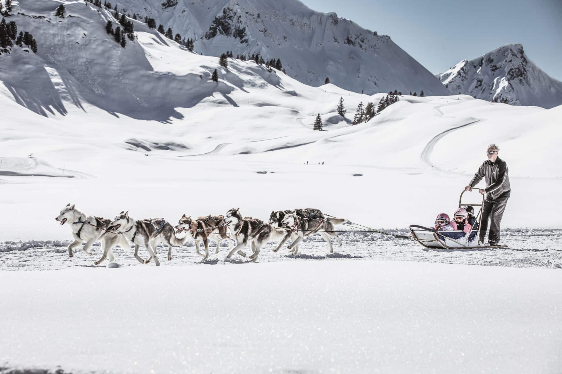 Chalet: Neben dem Pistenspaß warten noch viele weitere, ganz besondere Erlebnisse auf euch - Aadla Walser-Chalets am Arlberg - Außen, Umgebung