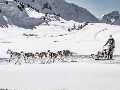 Hüttendorf - Schröcken - Neben dem Pistenspaß warten noch viele weitere, ganz besondere Erlebnisse auf euch - Aadla Walser-Chalets am Arlberg