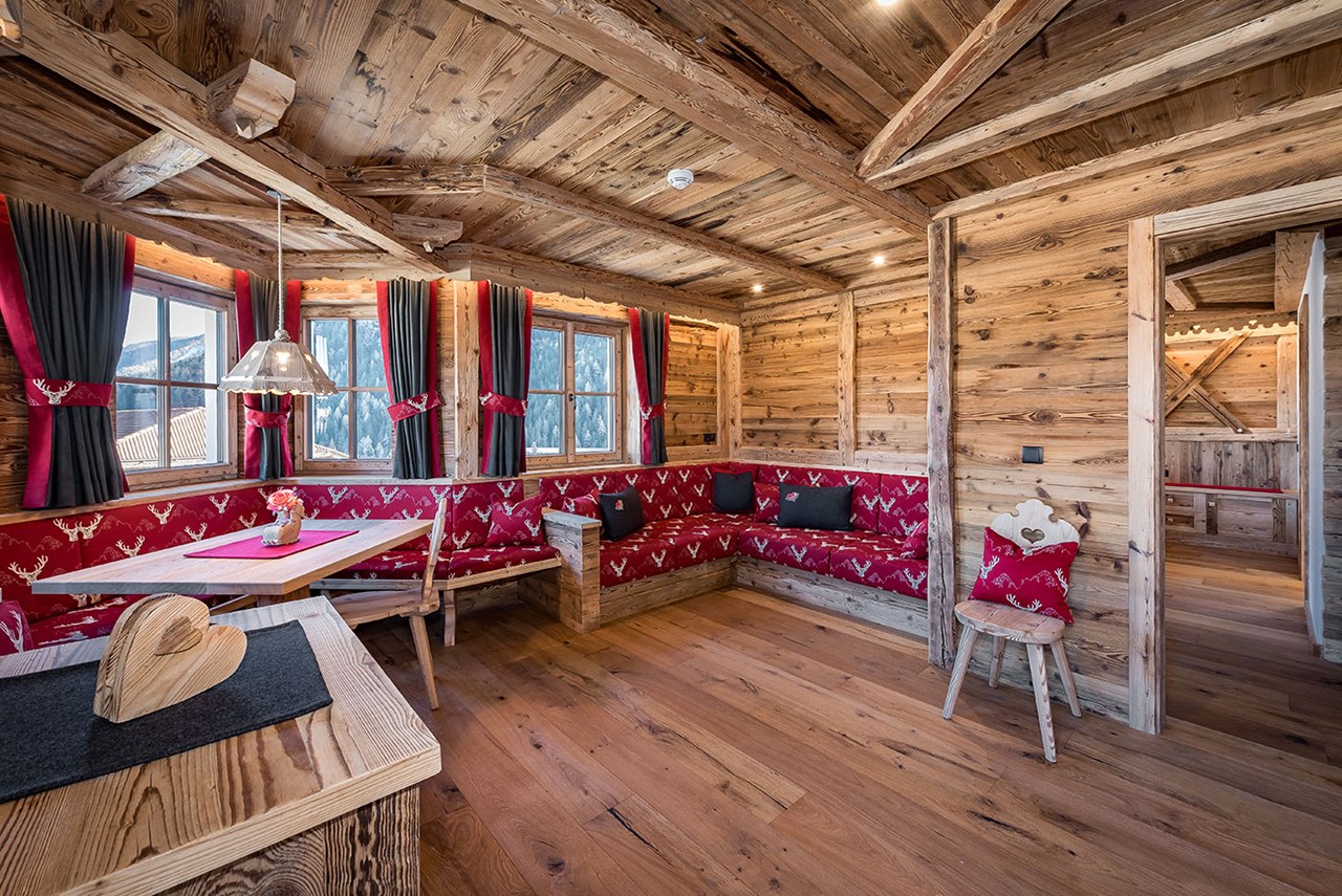 Almdorf Haidenberg Hütten im Detail Almchalet Bergromantik