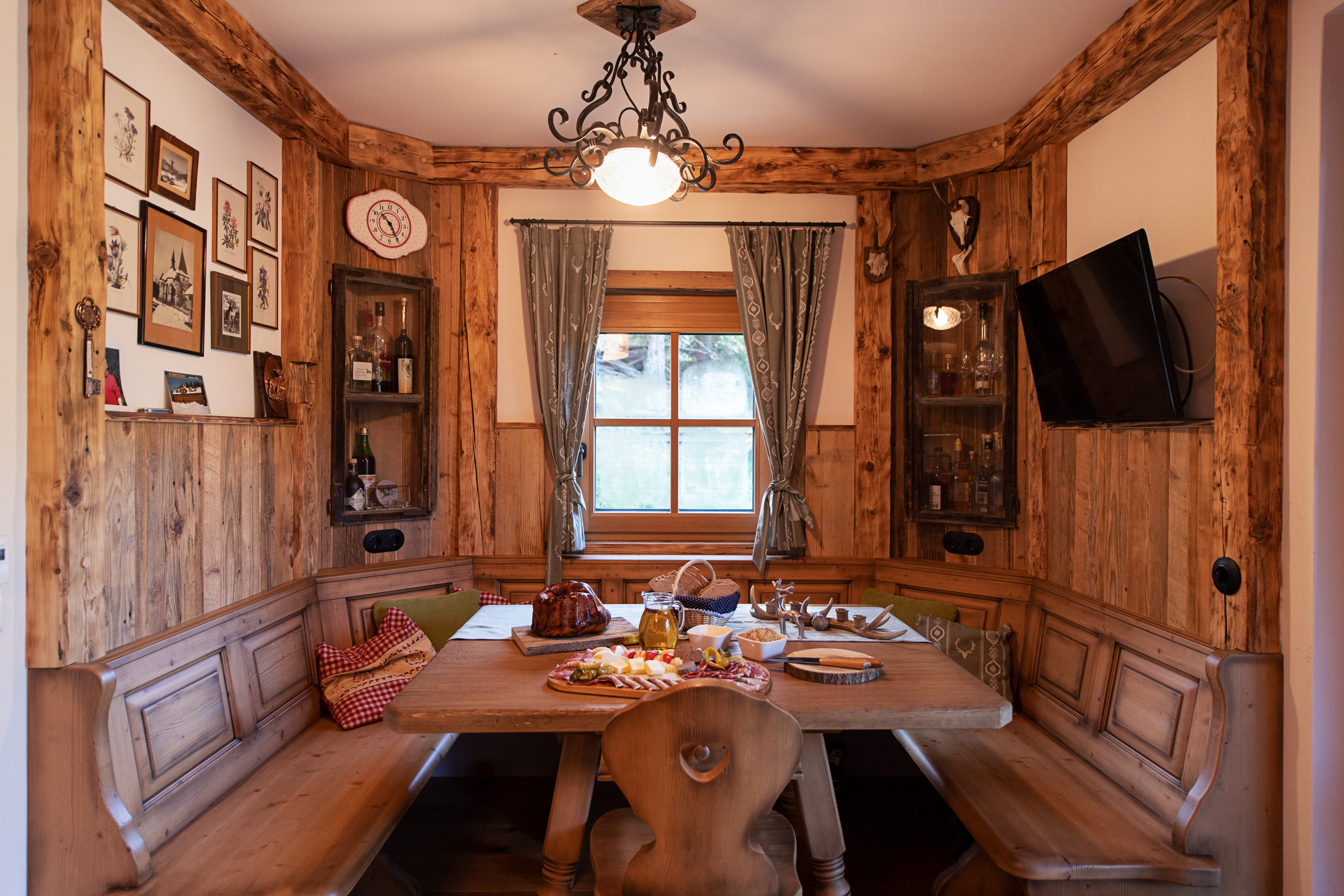 Hüttendorf - Flattnitz - Altholzstube - Enzianhütte