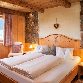 Chalet: Schlafzimmer mit Doppelbett - Almdorf Flachau
