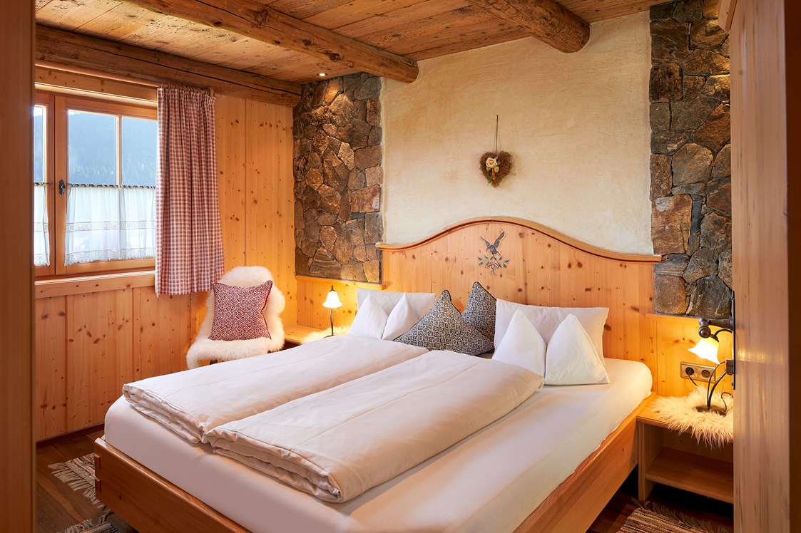 Chalet: Schlafzimmer mit Doppelbett - Almdorf Flachau