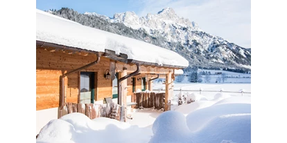 Hüttendorf - Schröcken - Genieße die Wintersonne auf unserer Terrasse im Almdorf Tirol - Almdorf Tirol am Haldensee