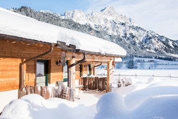 Chalet: Genieße die Wintersonne auf unserer Terrasse im Almdorf Tirol - Almdorf Tirol am Haldensee