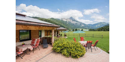 Hüttendorf - Schröcken - Sonnenterrasse am Chalet mit Seeblick - Almdorf Tirol am Haldensee