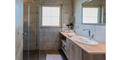 Hüttendorf - Schröcken - Großzügiges Badezimmer im Chalet - Almdorf Tirol am Haldensee