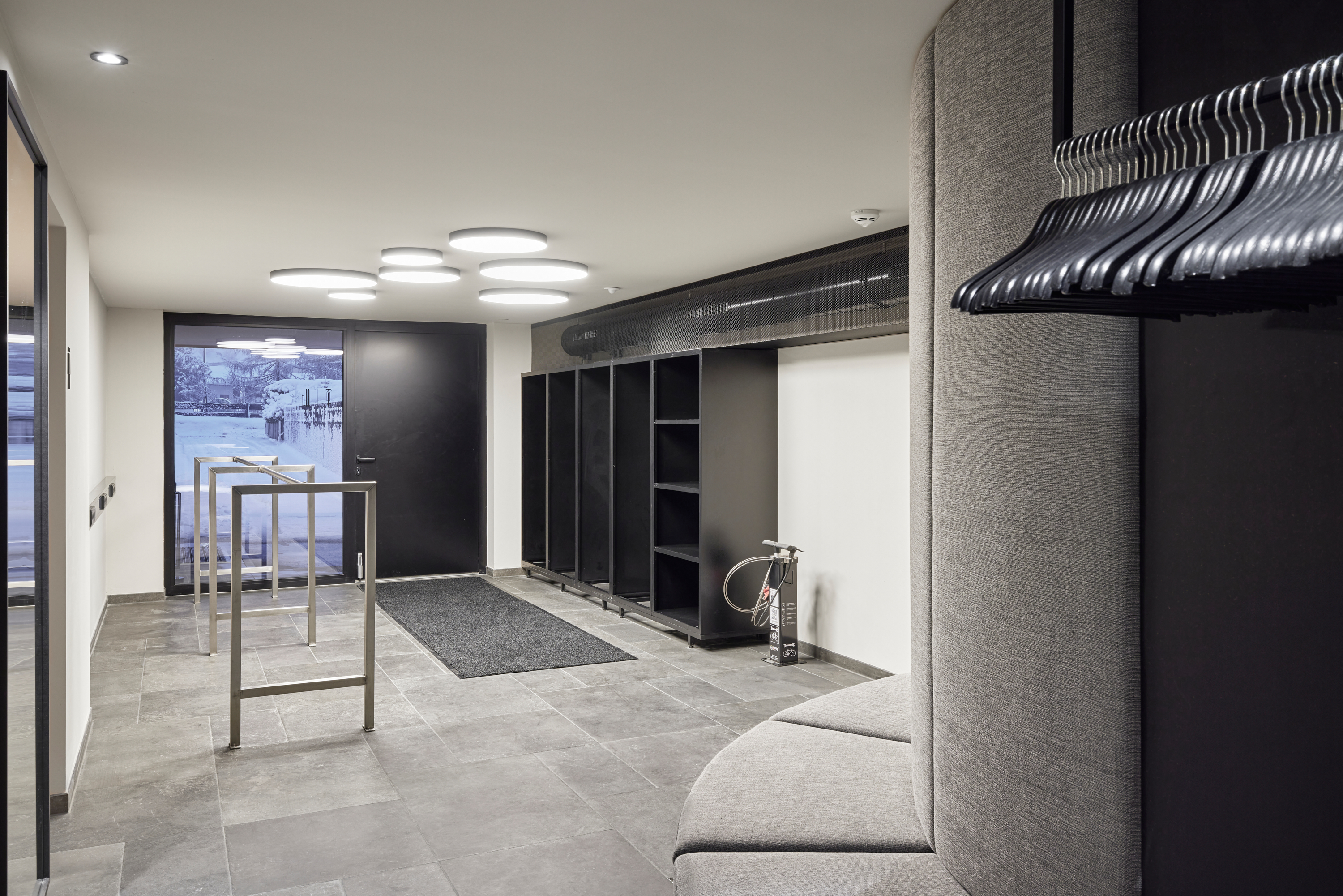 Chalet: SKI/Bike - Chalet White Pearl by MYALPS 