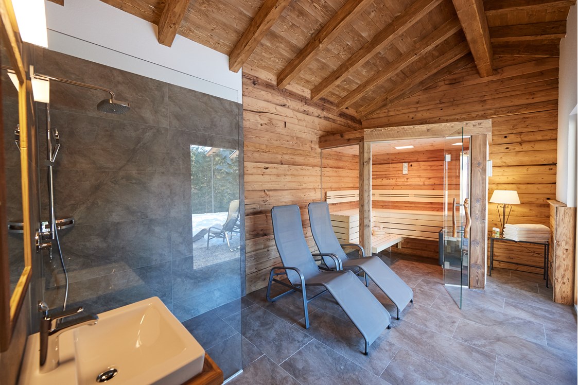 Chalet: Sauna mit Jacuzzi im Außenbereich  - Almidylle 