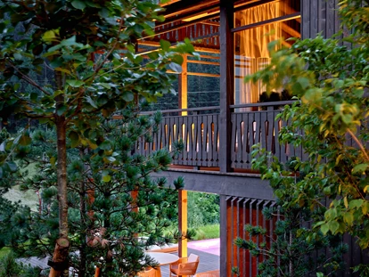 Hüttendorf - Hot Tub: beim Chalet - AMONTI Chalets *****