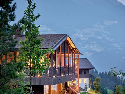 Hüttendorf - Hot Tub: beim Chalet - AMONTI Chalets *****