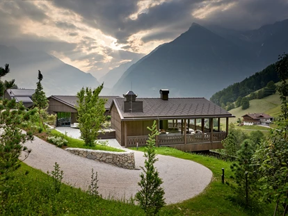 Hüttendorf - Hot Tub: beim Chalet - AMONTI Chalets *****